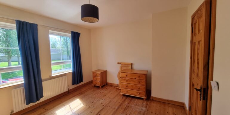 Main bedroom and ensuite 49 Beechwood